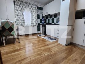 Apartament de vânzare 4 camere, în Târgovişte, zona Micro 4