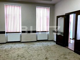 Închiriere spaţiu comercial