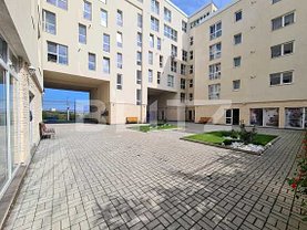 Vânzare spaţiu comercial