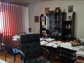 Apartament de vânzare 3 camere, în Bucuresti, zona Decebal