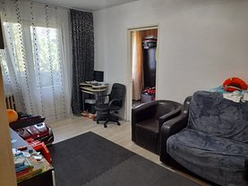 Apartament de vânzare 3 camere, în Ploiesti, zona Vest