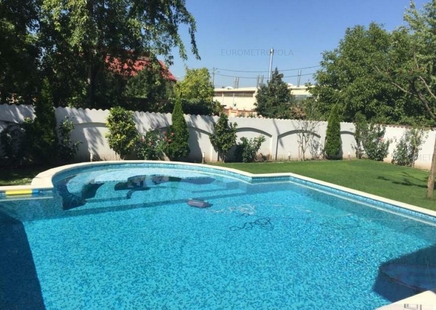 Vila cu piscina Baneasa si 800 mp teren