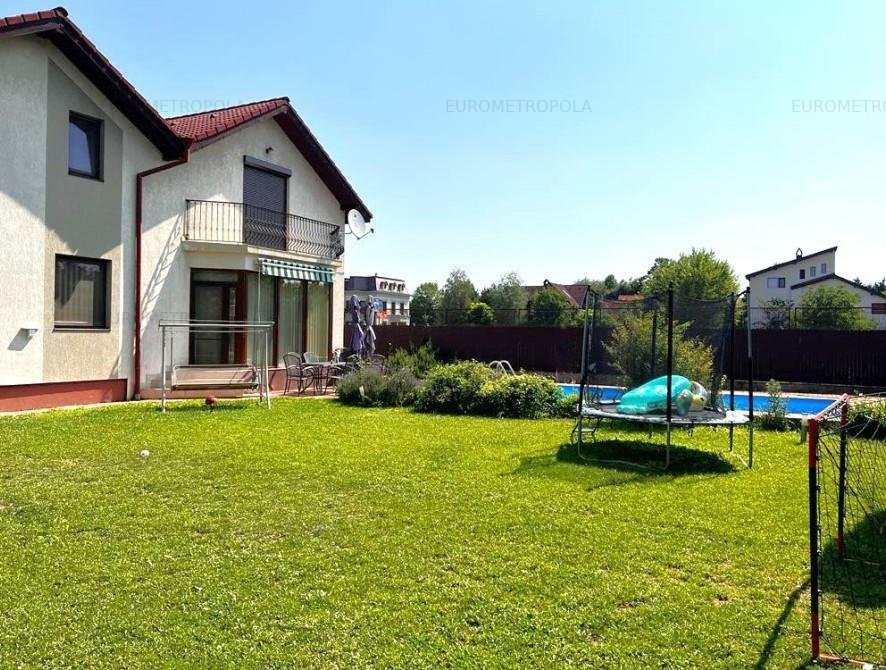 Vila cu piscina Iancu Nicolae