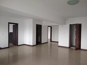 Apartament de vânzare 4 camere, în Ploieşti, zona 9 Mai