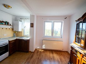 Apartament de vânzare 3 camere, în Targu Mures, zona Dambu Pietros