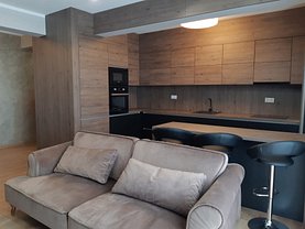 Apartament de închiriat 4 camere, în Târgu Mureş, zona Central