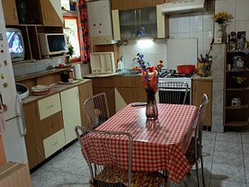 Apartament de vânzare 3 camere, în Targu Mures, zona Dambu Pietros