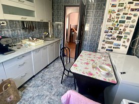 Apartament de vânzare 4 camere, în Constanţa, zona Poarta 6