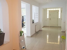 Casa de închiriat 14 camere, în Constanţa, zona Universitate