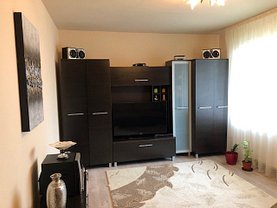 Apartament de vânzare 3 camere, în Targu Mures, zona Unirii