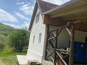 Casa de vanzare 3 camere, în Crusovita