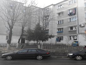 Apartament de vânzare 3 camere, în Ramnicu Valcea, zona Petrisor