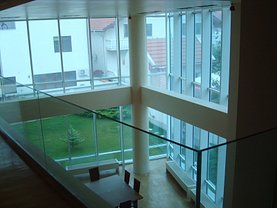 Casa de închiriat 6 camere, în Mamaia