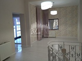 Casa de închiriat 6 camere, în Constanţa, zona Central