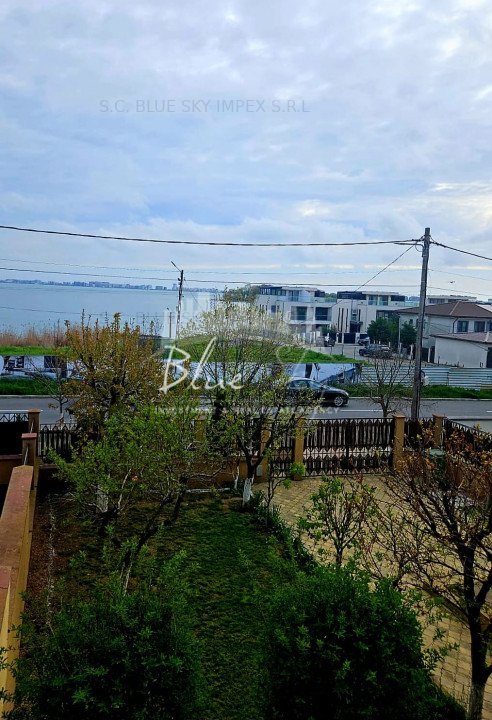 Vila cu vedere spre lac - zona Vile Ovidiu