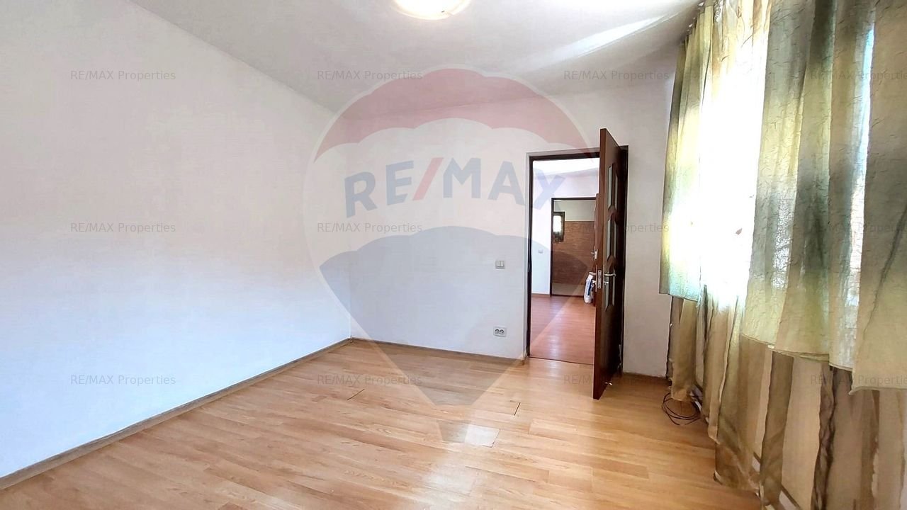 Vanzare casa 2 camere, curte individuala, Zona Sportului, Colentina