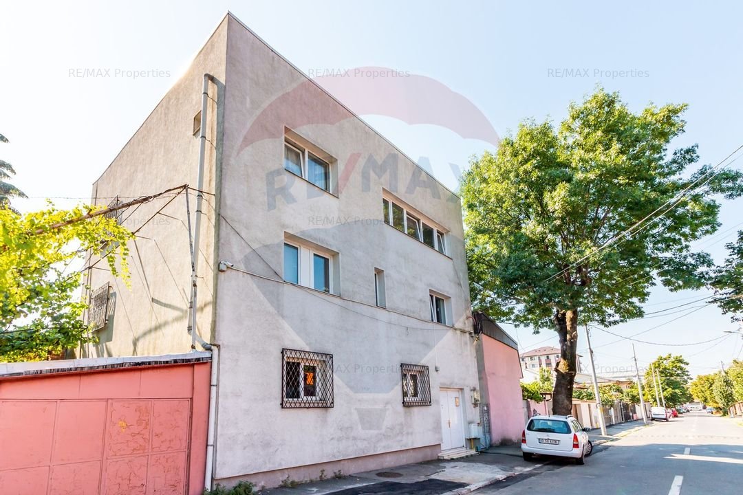 Casa / Vila cu 7 camere de vanzare in zona Giulesti