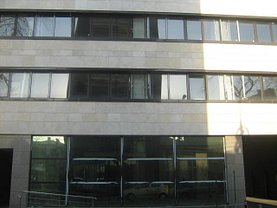 Vânzare spaţiu comercial