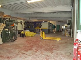 Vânzare spaţiu industrial