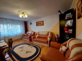 Apartament de vânzare 3 camere, în Constanţa, zona Dacia