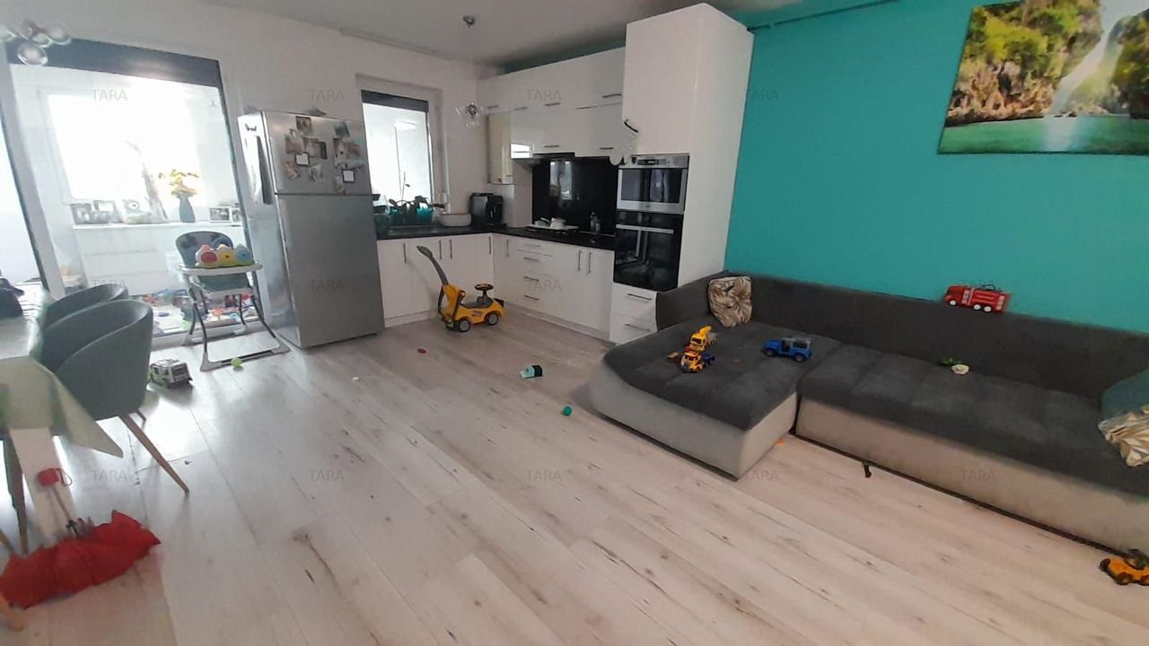 Vanzare apartament cu 3 camere in Sannicoara