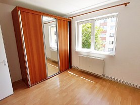 Apartament de vânzare 3 camere, în Braşov, zona Astra