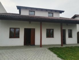 Casa de închiriat 4 camere, în Sanpetru