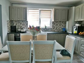 Casa de vânzare 5 camere, în Tarlungeni