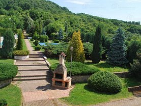 Casa de vânzare 7 camere, în Topoloveni, zona Nord-Est