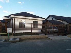 Casa de vânzare sau de închiriat 4 camere, în Piteşti, zona Prundu