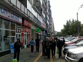 Închiriere spaţiu comercial
