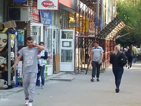 Închiriere spaţiu comercial