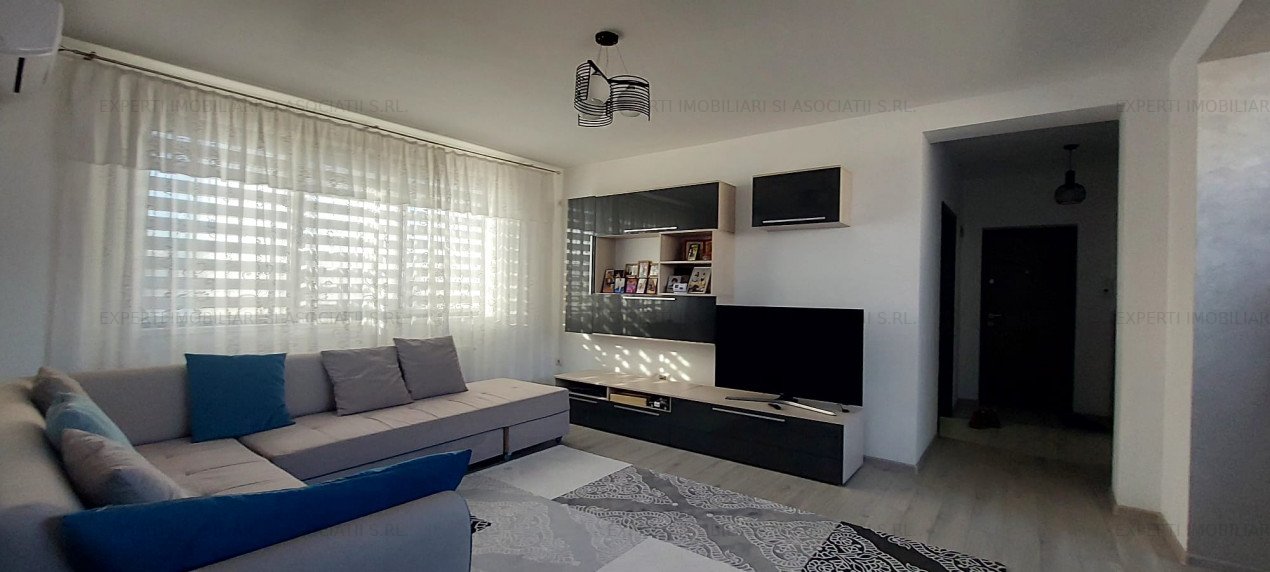 Apartament 3 camere decomandate in zona KM 5