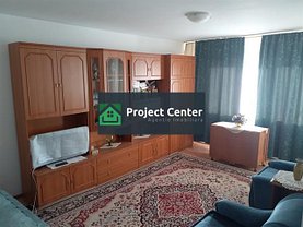 Apartament de vânzare 3 camere, în Pitesti, zona Tudor Vladimirescu