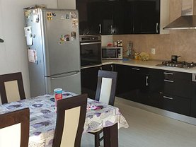 Casa de închiriat 5 camere, în Pitesti, zona Periferie