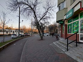 Vânzare spaţiu comercial