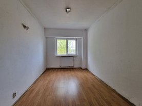 Apartament de vanzare 3 camere, în Constanta, zona Gara