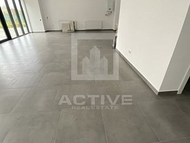 Vânzare spaţiu comercial