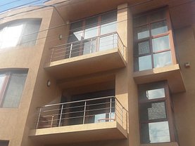 Casa de vânzare 14 camere, în Constanta, zona Dacia
