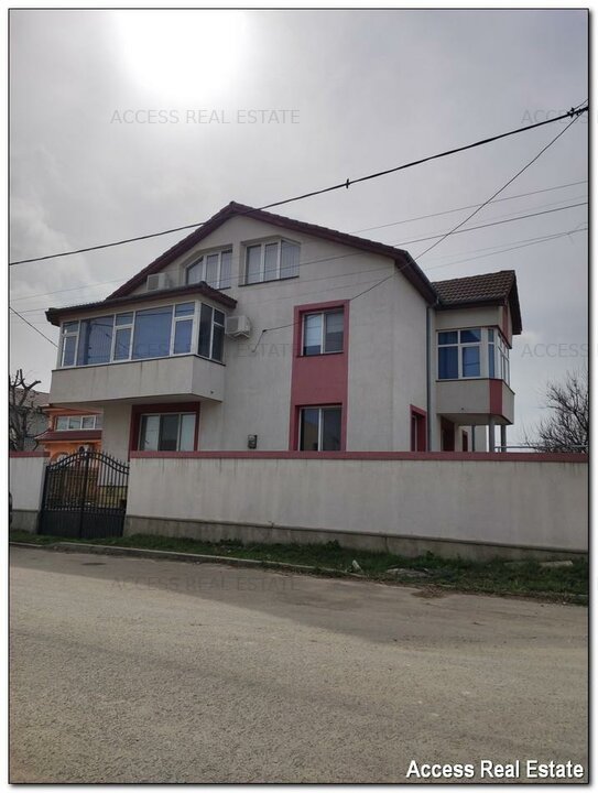 Vilă pe malul lacului Siutghiol, lângă parc