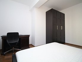 Apartament de vânzare 3 camere, în Bucuresti, zona Decebal