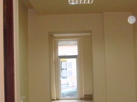 Vânzare spaţiu comercial