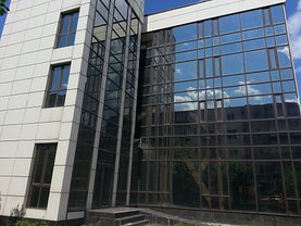 Închiriere spaţiu comercial
