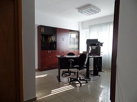 Apartament de închiriat 4 camere, în Bucureşti, zona Ştefan cel Mare