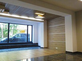 Închiriere spaţiu comercial