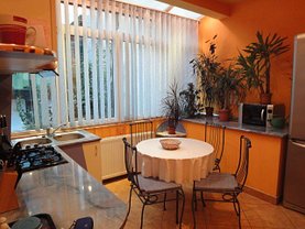 Apartament de închiriat 2 camere, în Cluj-Napoca, zona Central