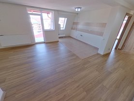 Apartament de vânzare 3 camere, în Floreşti