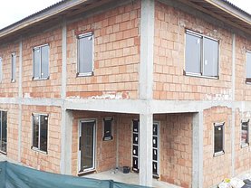 Casa de vânzare 4 camere, în Floreşti, zona Vest