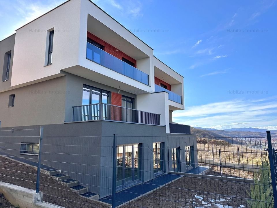 Casa tip duplex dispusa pe 3 niveluri, situata in Floresti- zona Vivo