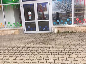 Închiriere spaţiu comercial